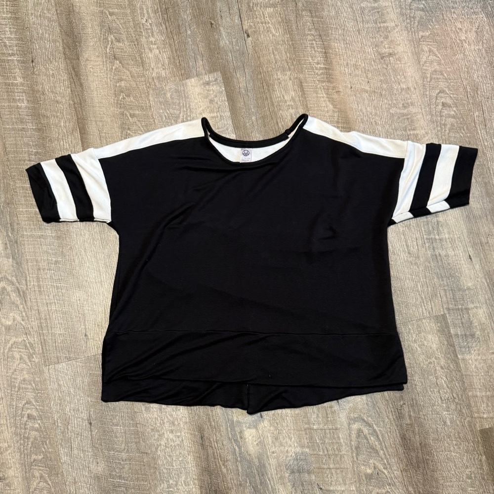 Te Verde Black and White Striped  Tee